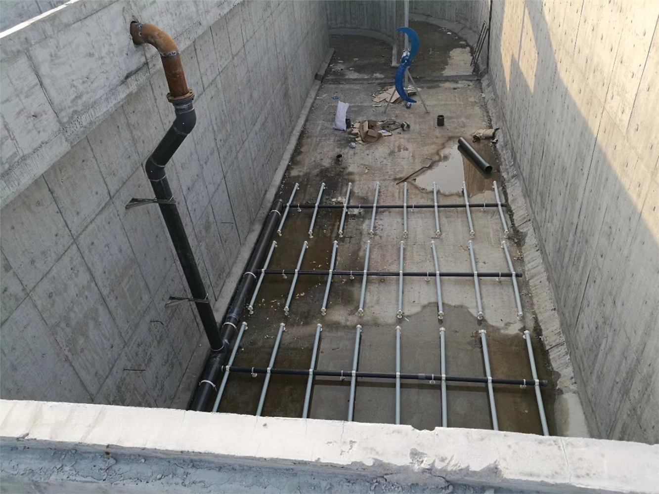 管式曝氣器安裝現(xiàn)場(chǎng)